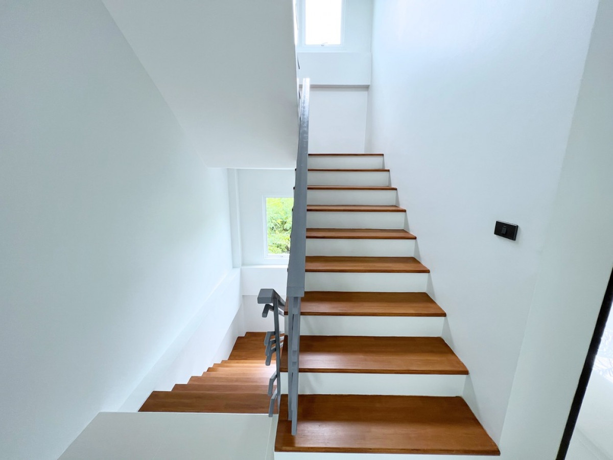 Private Modern House For Sale ขายบ้านสร้างใหม่ตกแต่งสวย ตั้งอยู่ในสนามกอล์ฟ