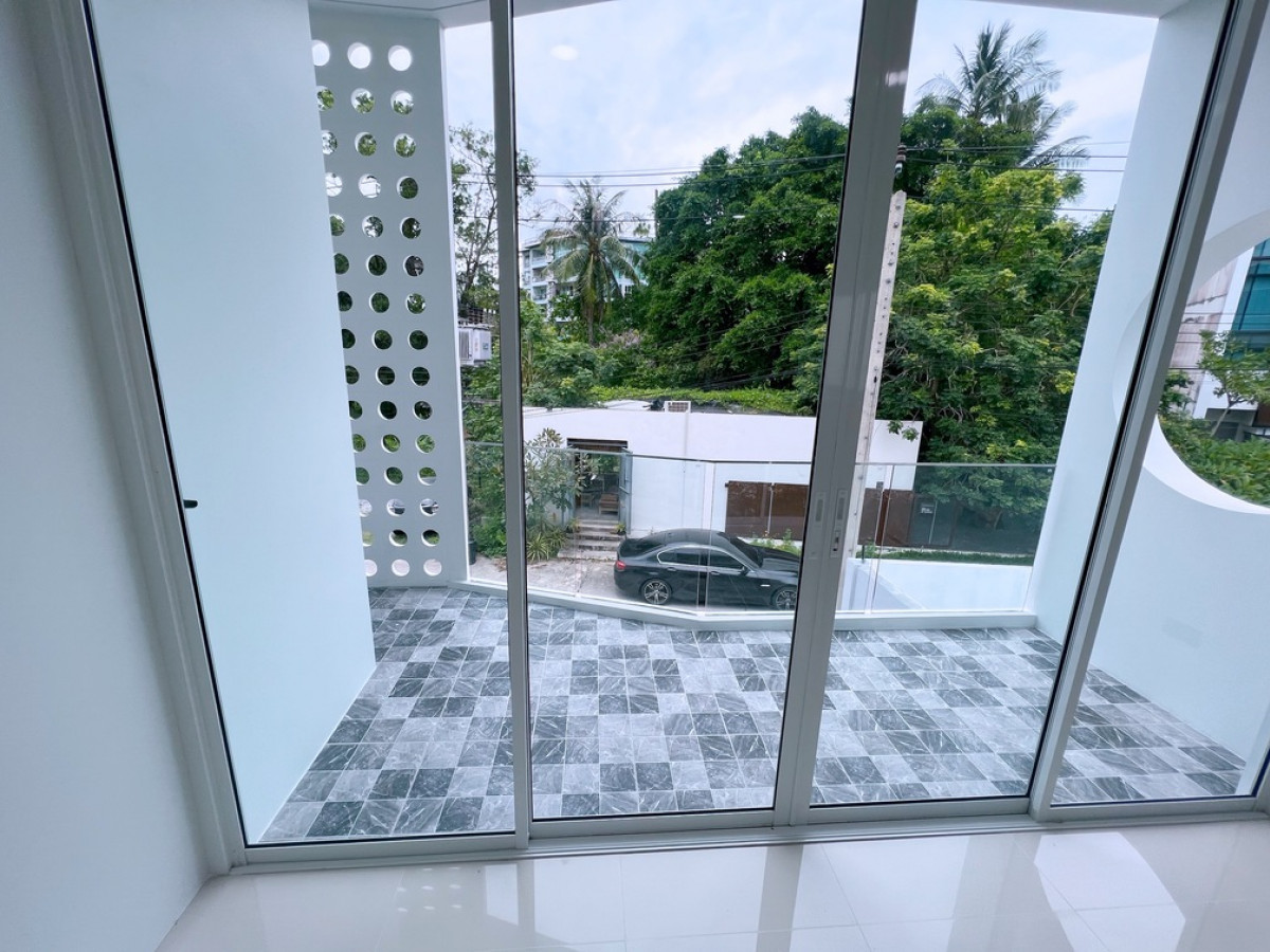 Private Modern House For Sale ขายบ้านสร้างใหม่ตกแต่งสวย ตั้งอยู่ในสนามกอล์ฟ