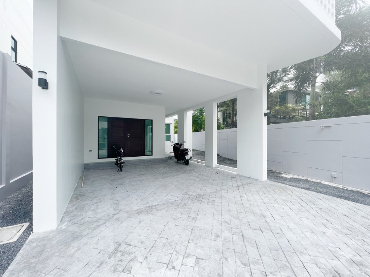Private Modern House For Sale ขายบ้านสร้างใหม่ตกแต่งสวย ตั้งอยู่ในสนามกอล์ฟ