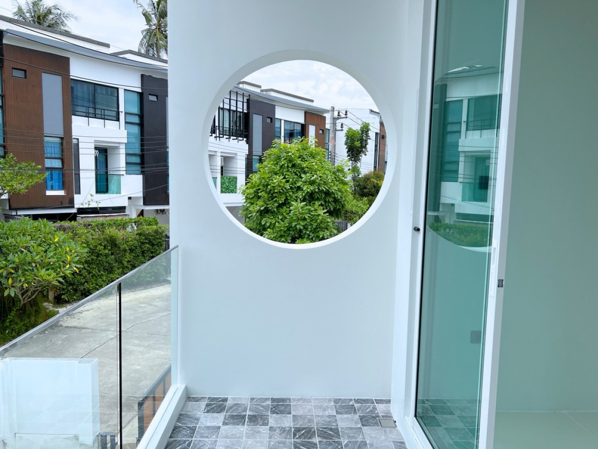 Private Modern House For Sale ขายบ้านสร้างใหม่ตกแต่งสวย ตั้งอยู่ในสนามกอล์ฟ