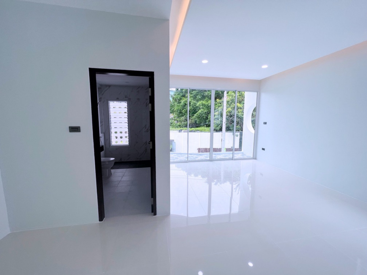 Private Modern House For Sale ขายบ้านสร้างใหม่ตกแต่งสวย ตั้งอยู่ในสนามกอล์ฟ