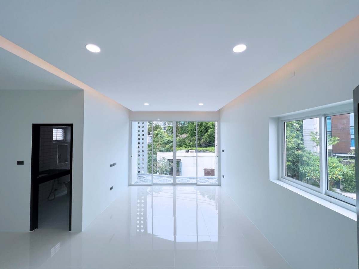 Private Modern House For Sale ขายบ้านสร้างใหม่ตกแต่งสวย ตั้งอยู่ในสนามกอล์ฟ