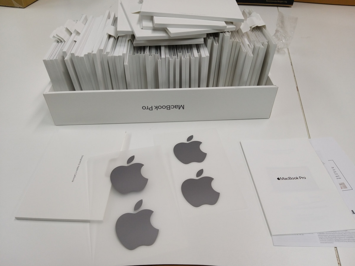 ขายสติ๊กเกอร์ Apple (ของแท้) จากกล่อง Macbook Pro