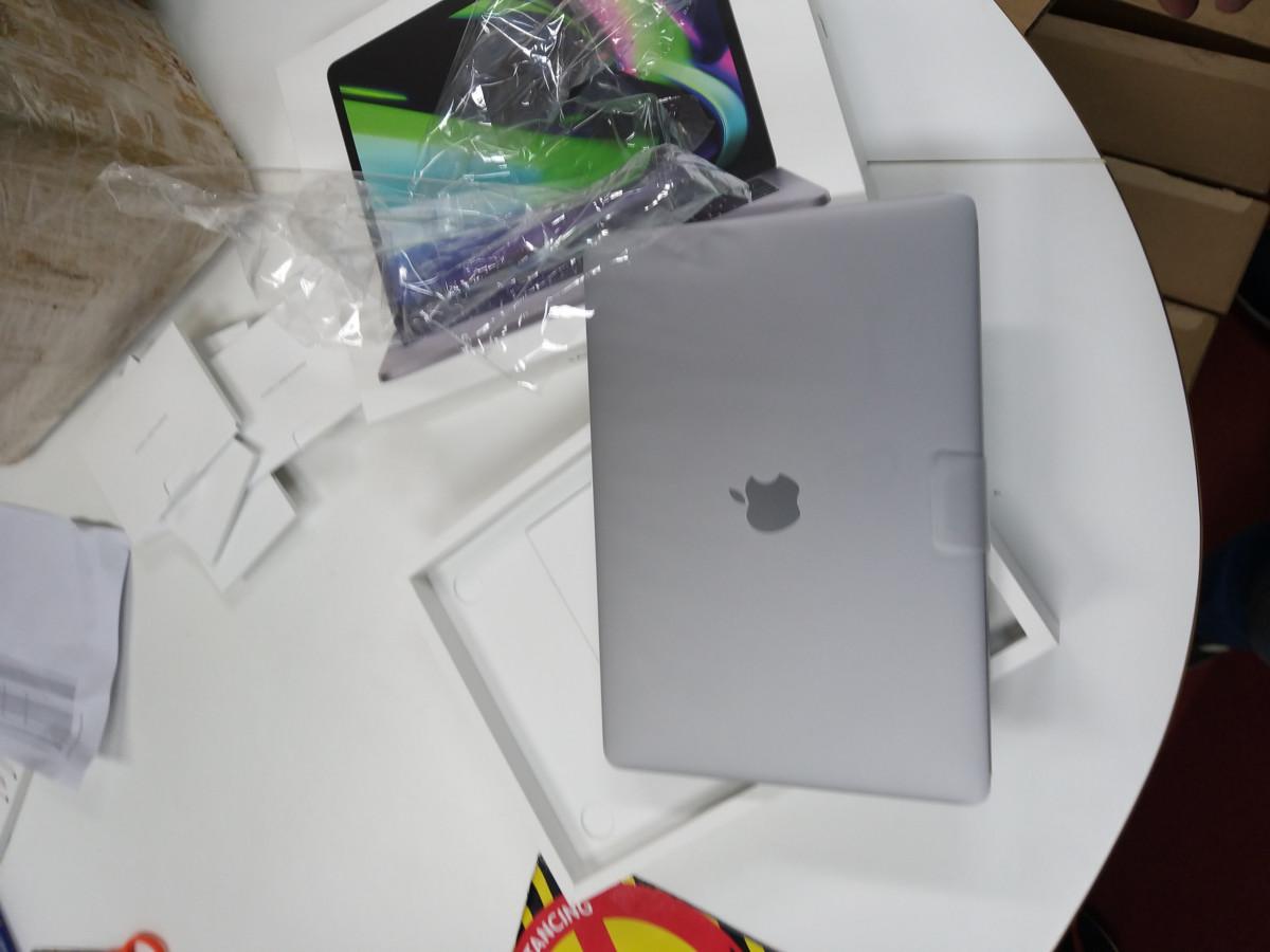 ขายสติ๊กเกอร์ Apple (ของแท้) จากกล่อง Macbook Pro