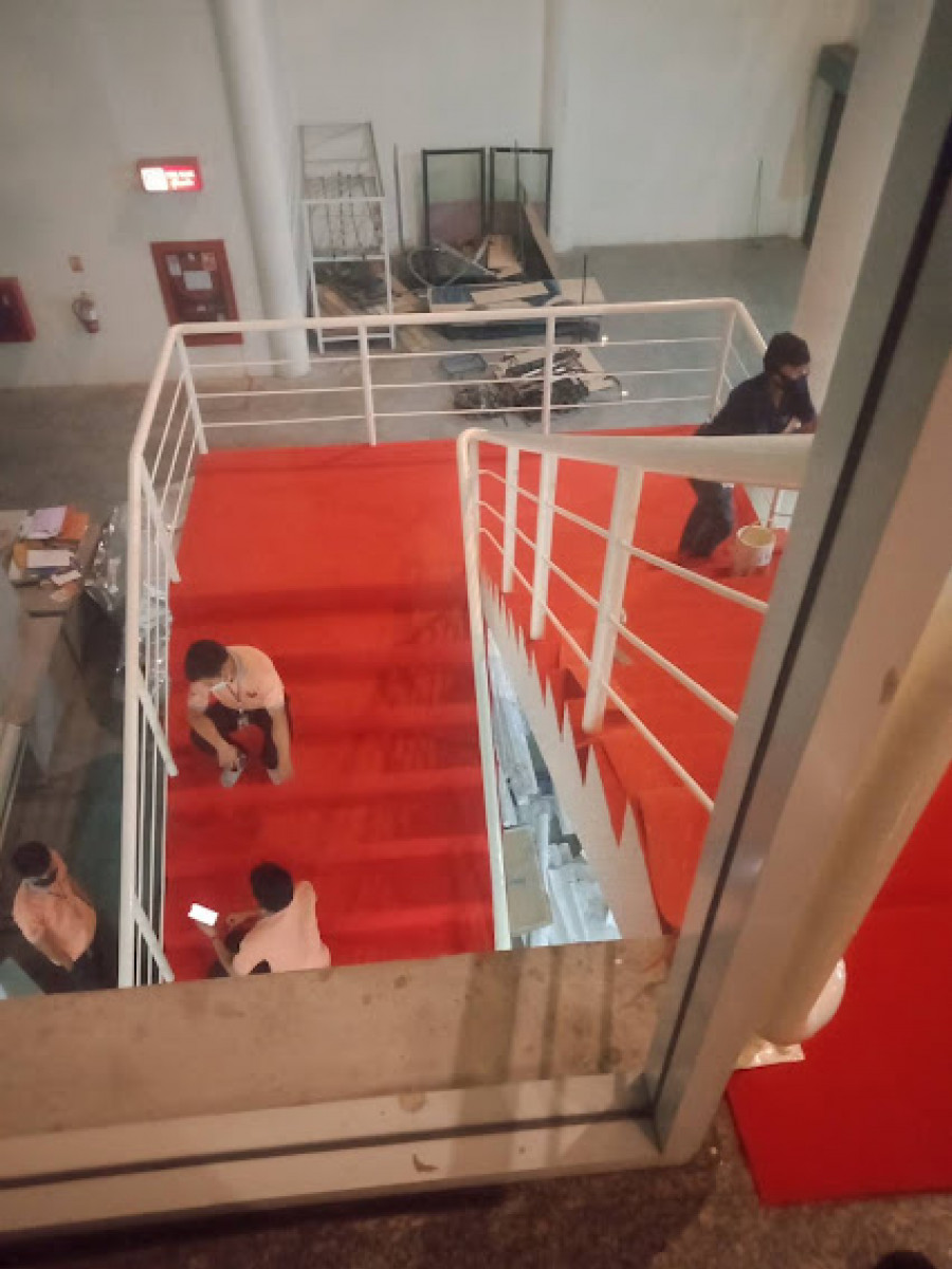 หญ้าเทียม ทีมช่างปูหญ้าเทียม 0813735190 ทีมช่างปูกระเบื้องยางคลิกล๊อก