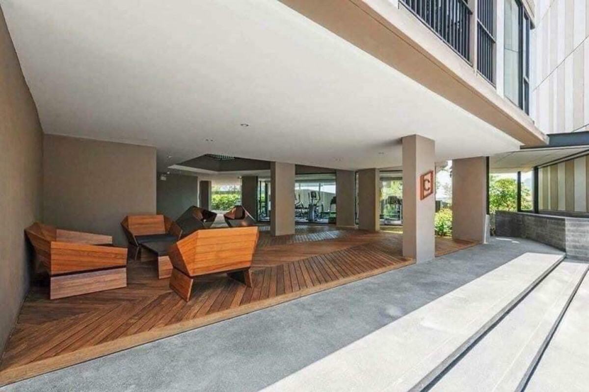 เดอะเบสอัพทาวน์ คอนโด THE BASE UPTOWN ใกล้สี่แยกโลตัส บายพาส ราคาประเมินสูง