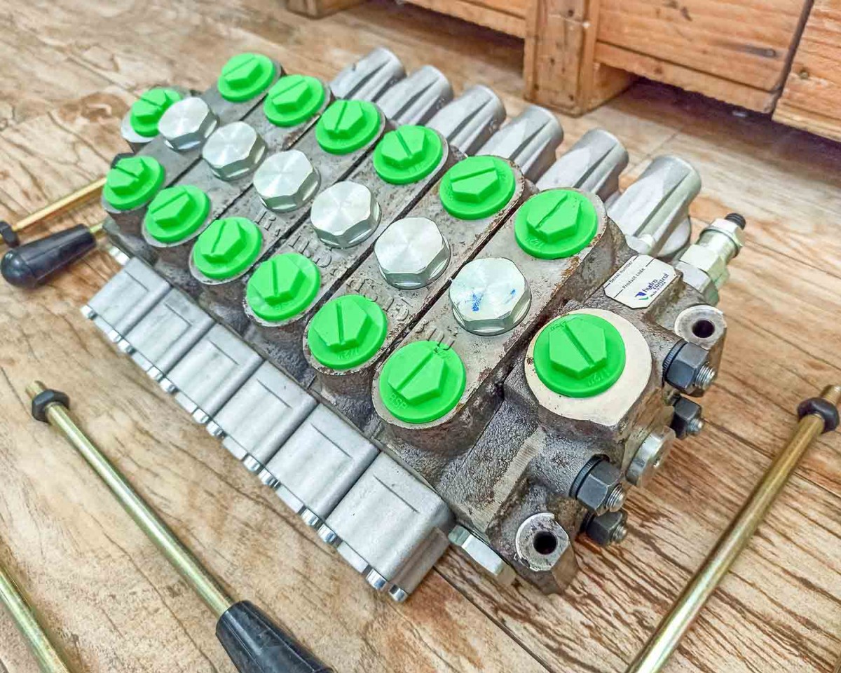 วาล์วมือโยก แบบสแตค (Directional Valves Sectional valves) Hydrocontrol