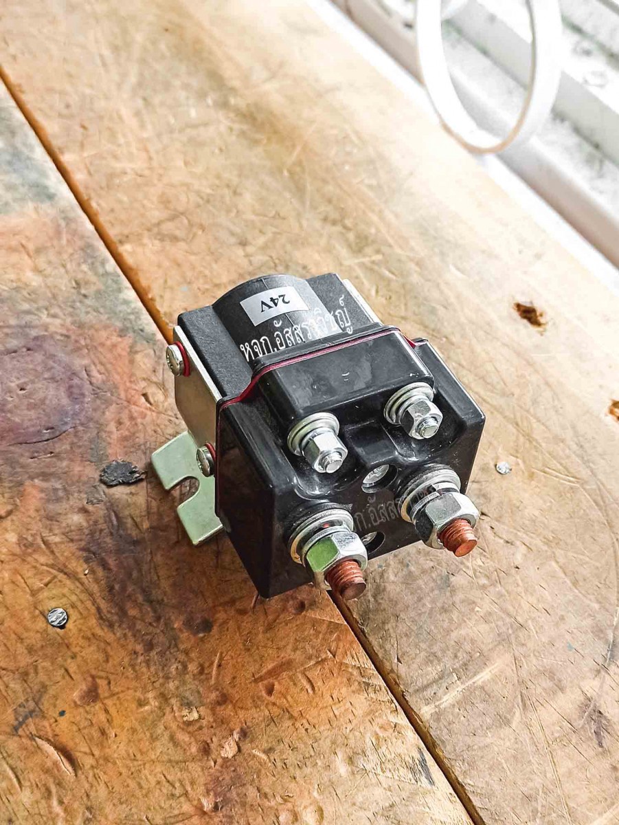 โซลินอยด์สตาร์ทเตอร์ (Starter Solenoid)
