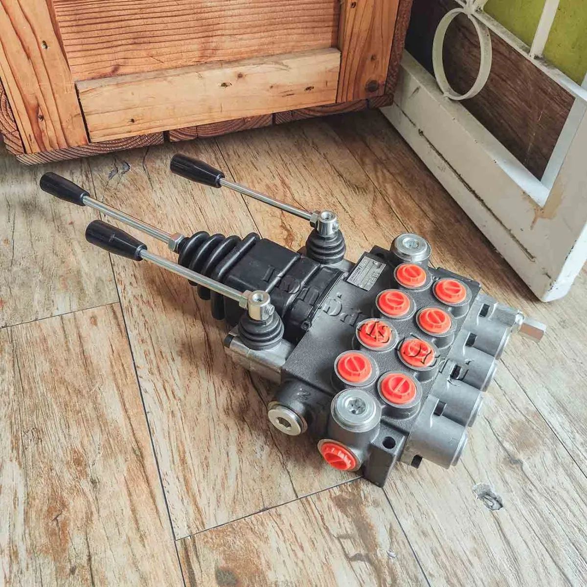 วาล์วมือโยกแบบ4ทิศทาง (Directional Control Joystick Valve) Badestnost