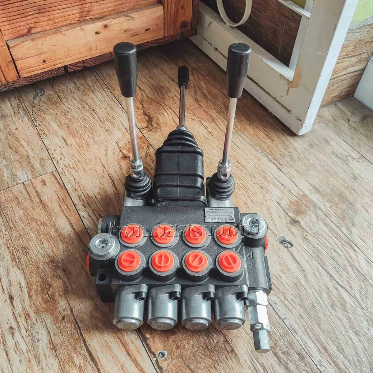 วาล์วมือโยกแบบ4ทิศทาง (Directional Control Joystick Valve) Badestnost