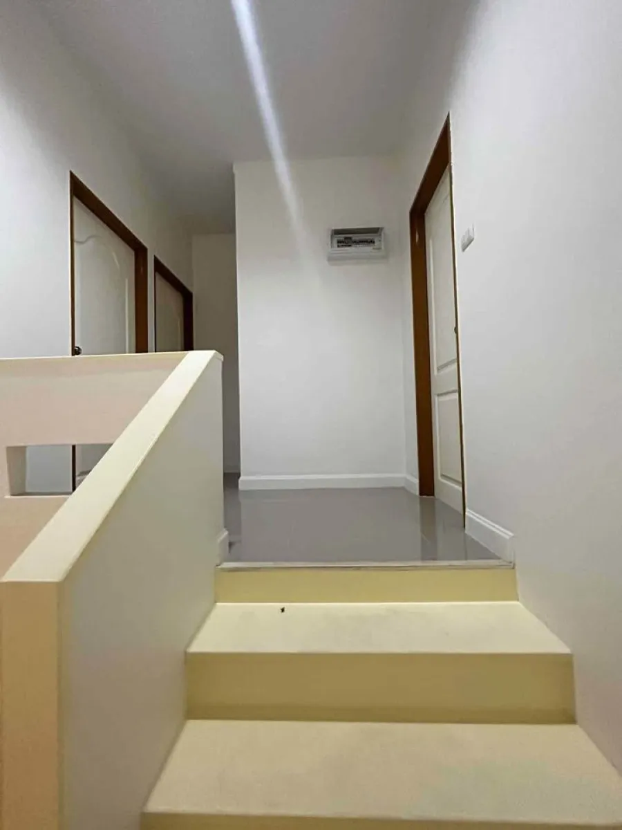 TL-0239 -ทาวน์เฮ้าส์ 2ชั้นปรับปรุงใหม่ให้เช่า มี 4 ห้องนอน 2 ห้องน้ำ 1 ห้องครัว