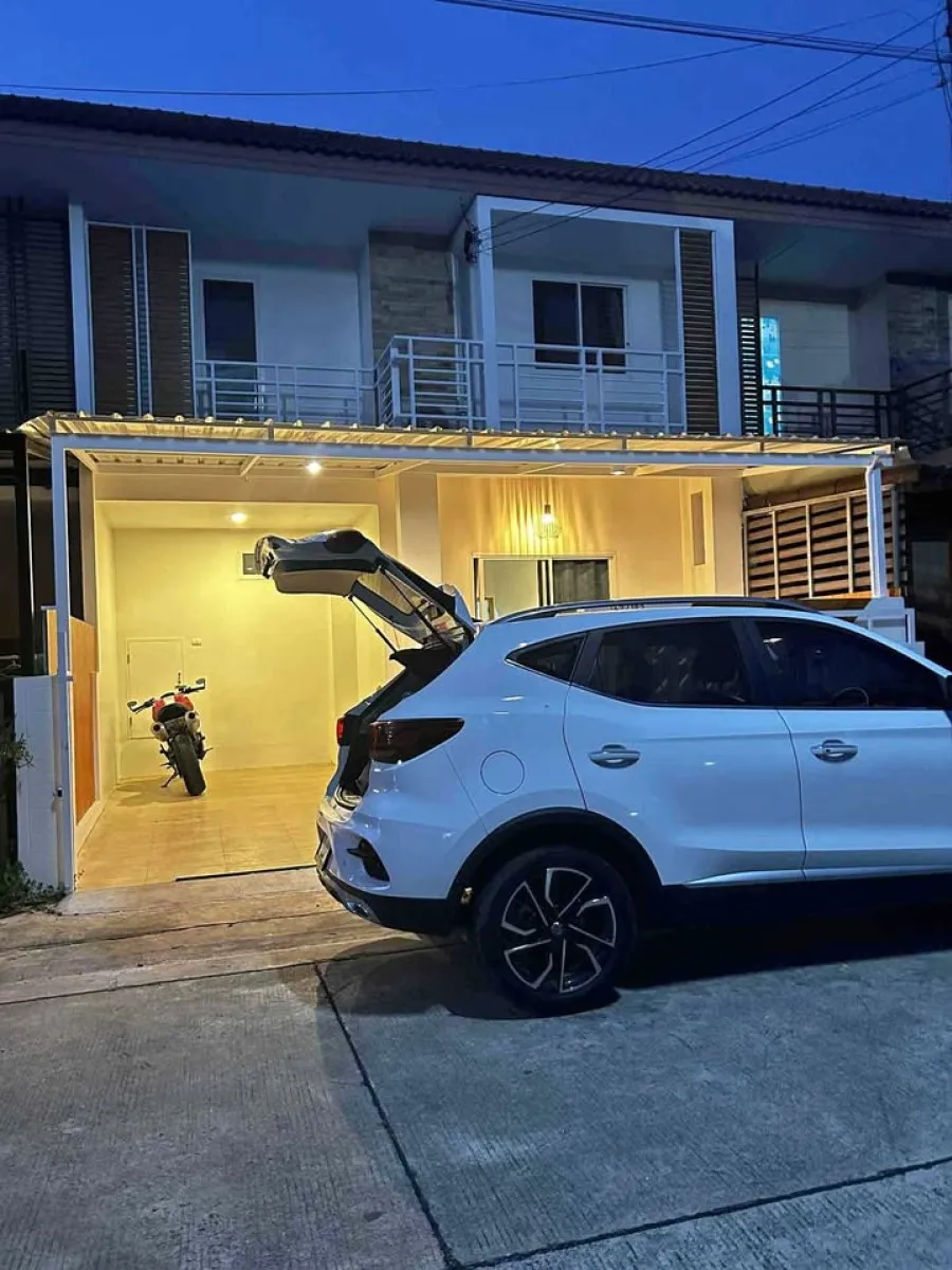 TL-0239 -ทาวน์เฮ้าส์ 2ชั้นปรับปรุงใหม่ให้เช่า มี 4 ห้องนอน 2 ห้องน้ำ 1 ห้องครัว