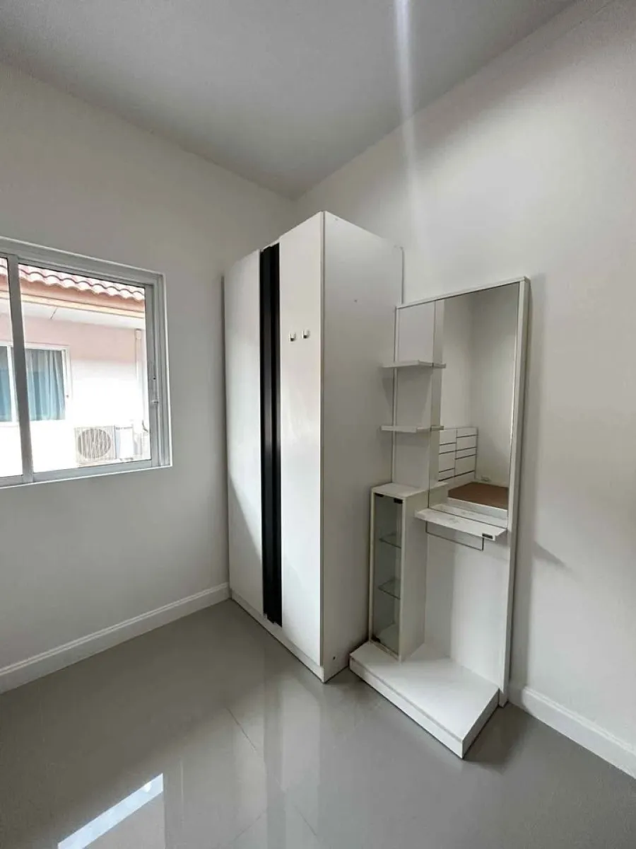 TL-0239 -ทาวน์เฮ้าส์ 2ชั้นปรับปรุงใหม่ให้เช่า มี 4 ห้องนอน 2 ห้องน้ำ 1 ห้องครัว